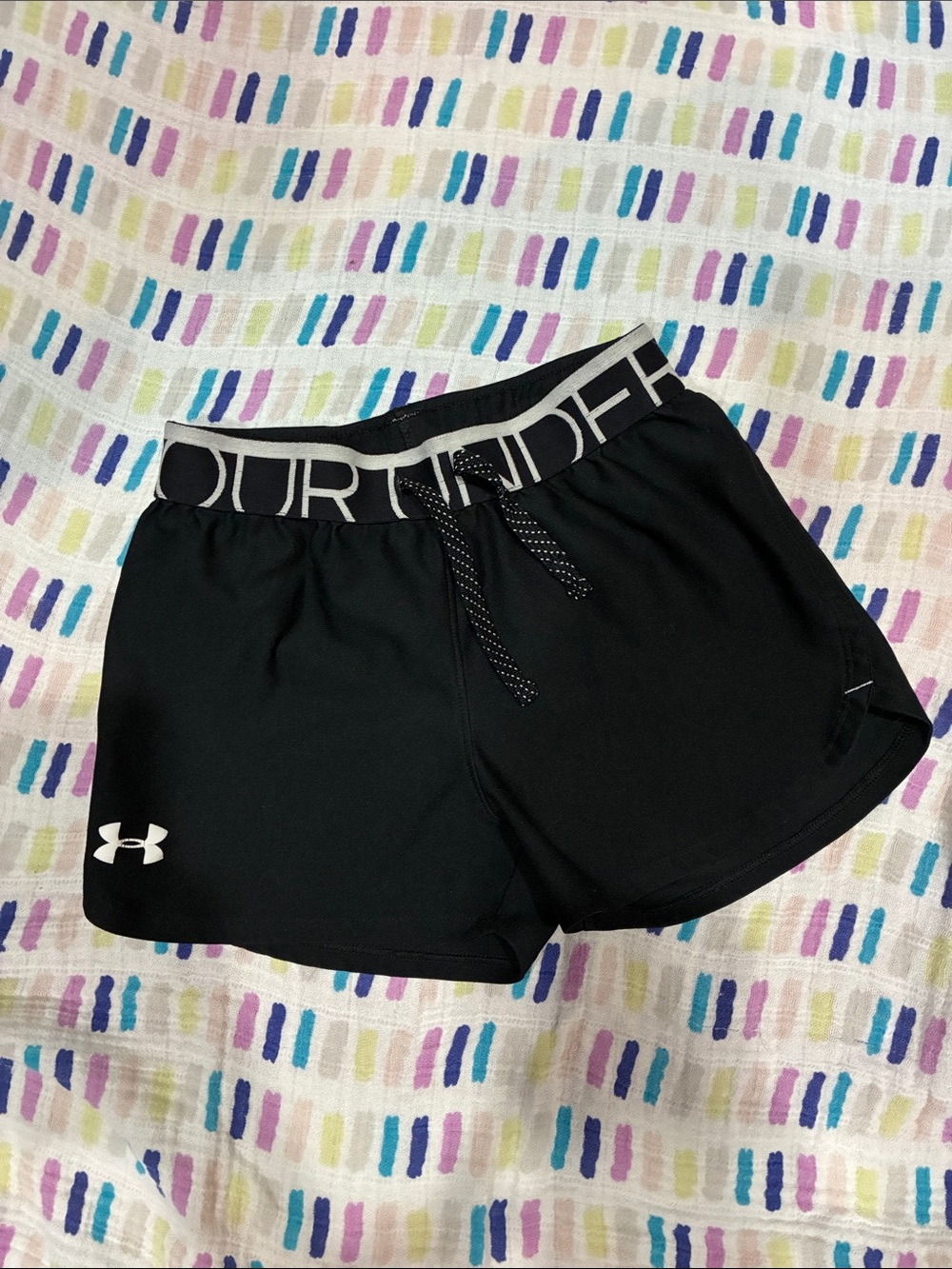 Under Armour Black girls medium Athletic Performance Shorts with Logo Waistband